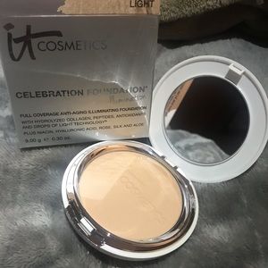 NEW- IT Cosmetics Celeb. Foundation Illumination